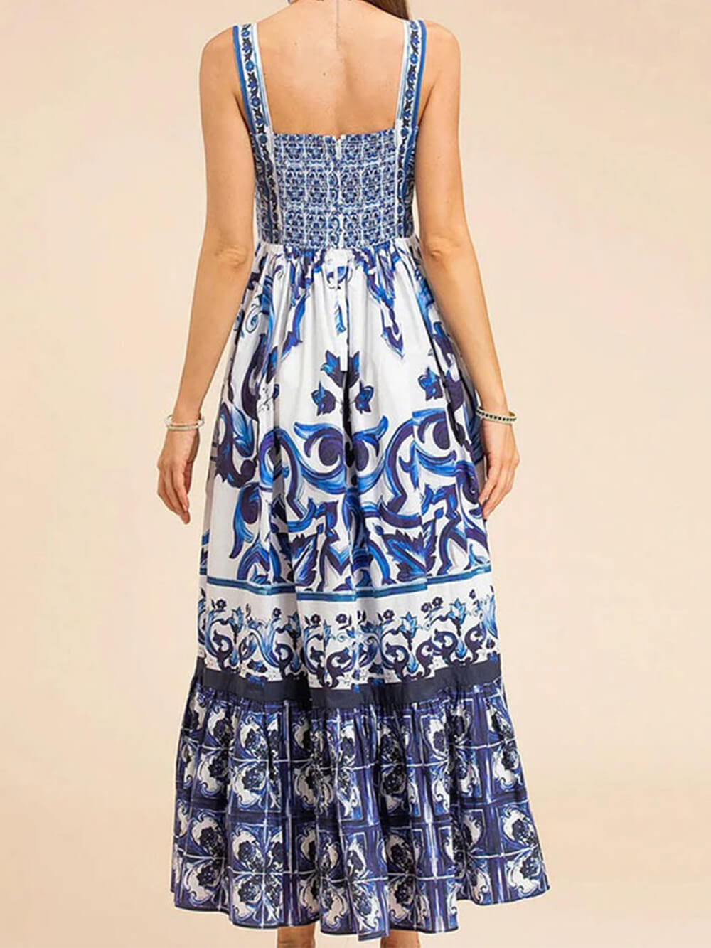 Lässiges, lockeres Kleid mit Sling-Print