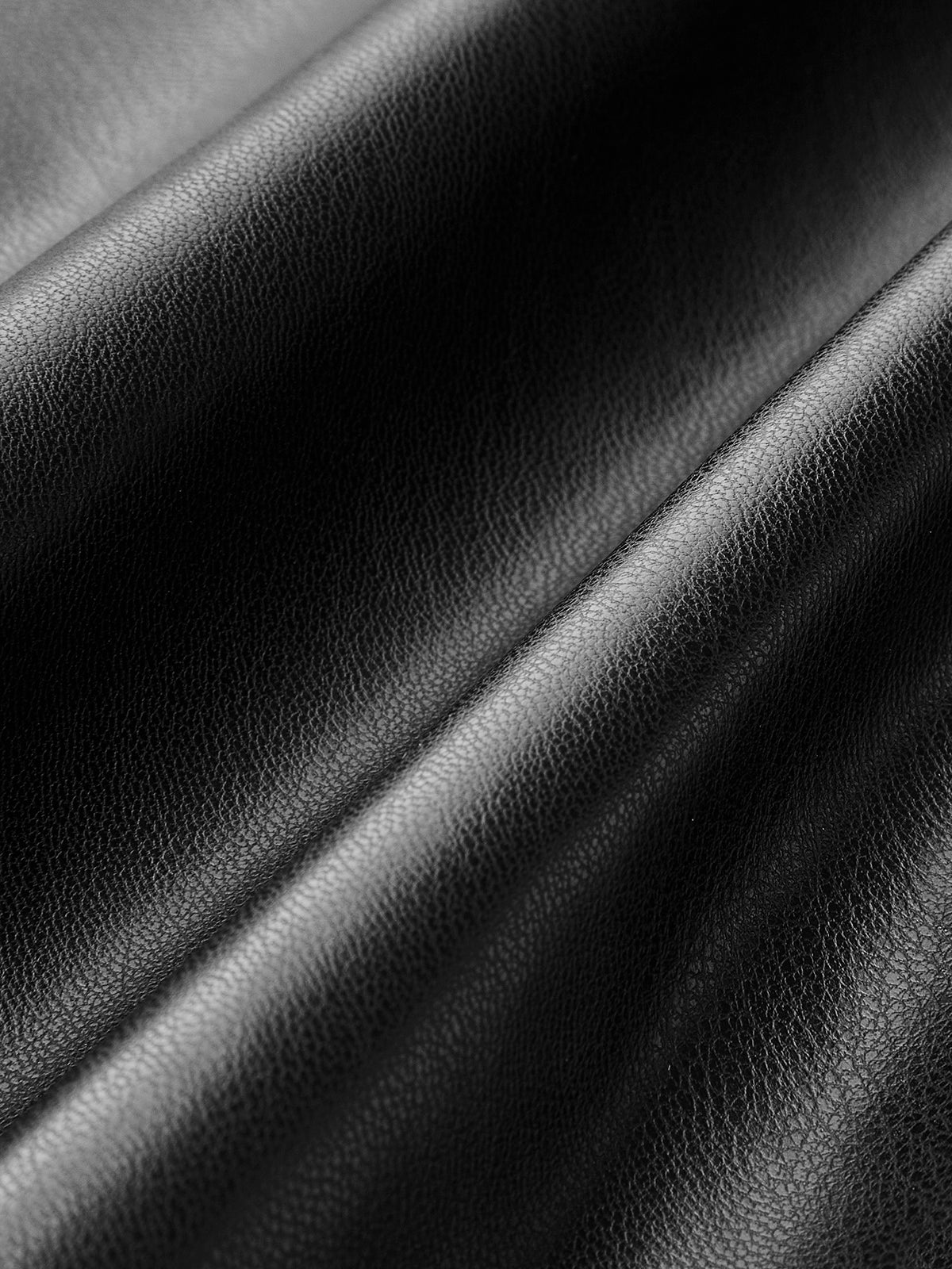 Mia- Faltenrock aus PU-Leder mit Schlitz